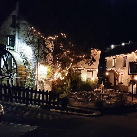 The Crumplehorn Inn & Mill Полперо Екстериор снимка