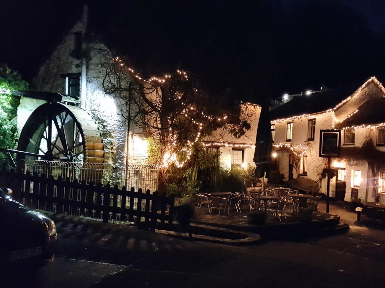 The Crumplehorn Inn & Mill Полперо Екстериор снимка